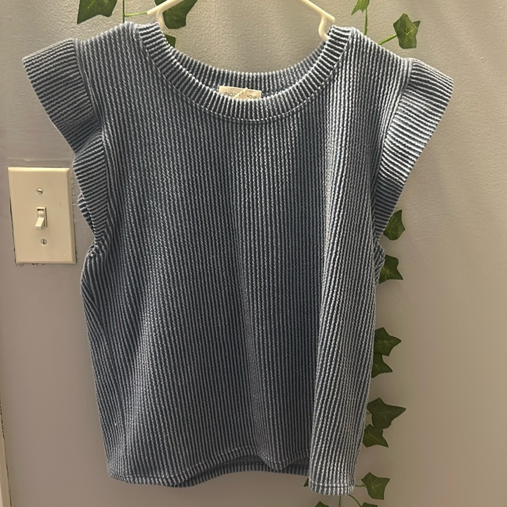 ribbed cap sleeve shirt